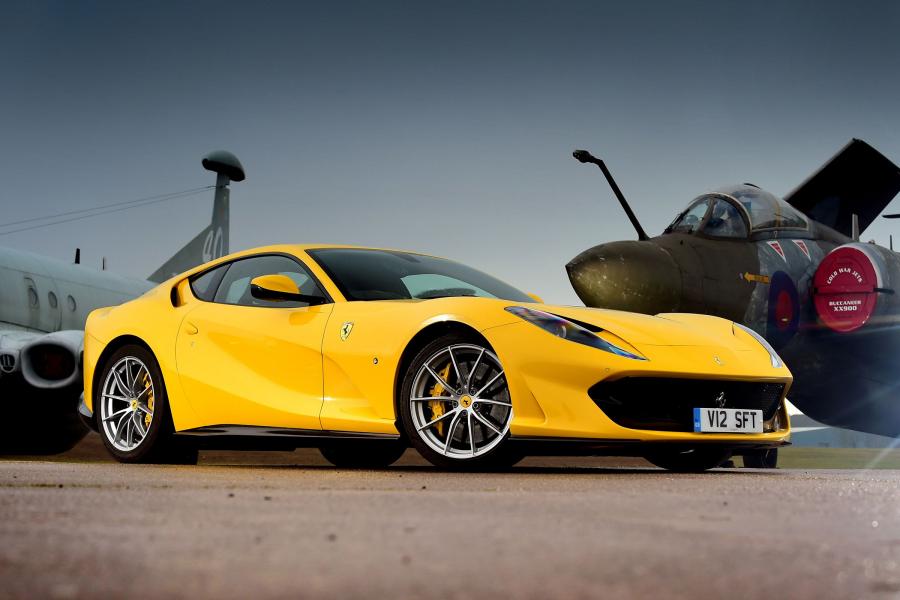 Ferrari 812 Superfast 2017 года  (UK) (фото 15 из 25)